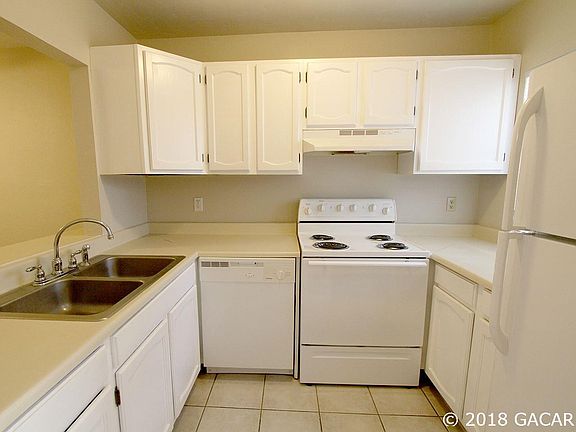 4th image of 4007 SW 26th Ter Unit 4007-C