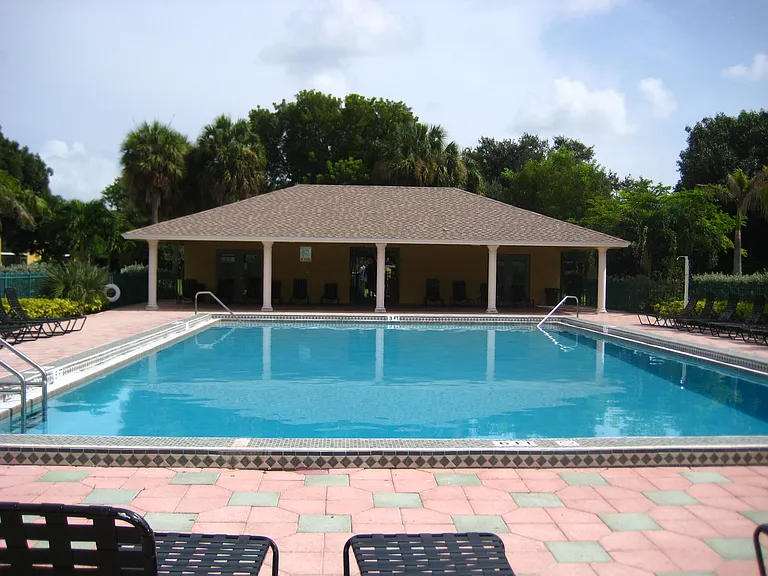 1437 Meadows Cir W #1437 — Photo 11