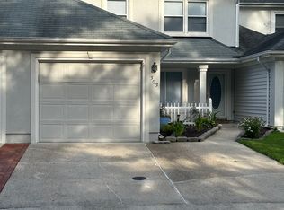 303 Esplanade Pl, Chesapeake, VA 23320