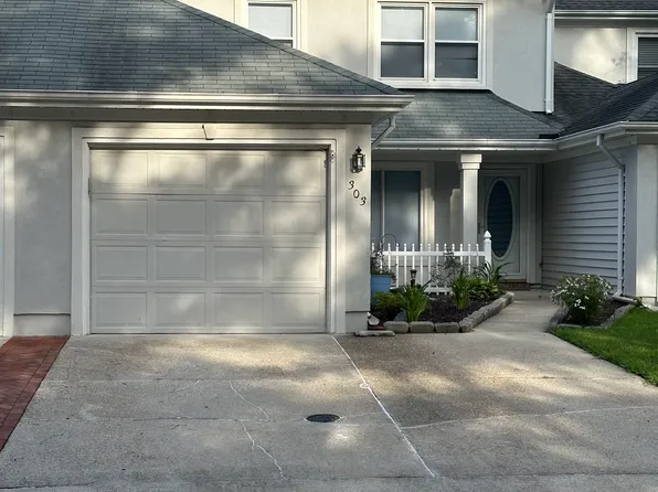 303 Esplanade Pl, Chesapeake, VA 23320