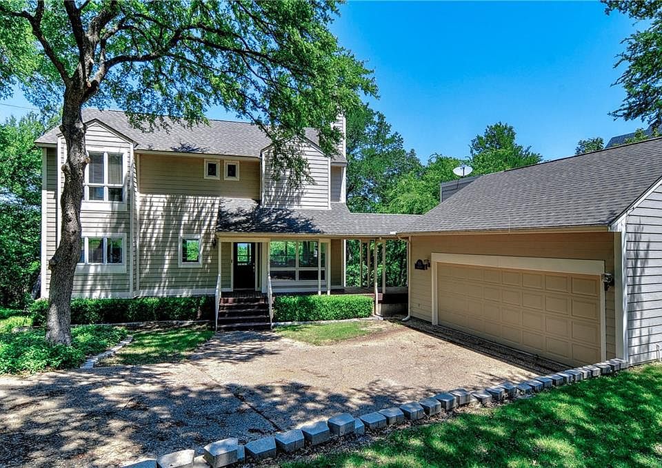 1st image of 155 Ellen Dr