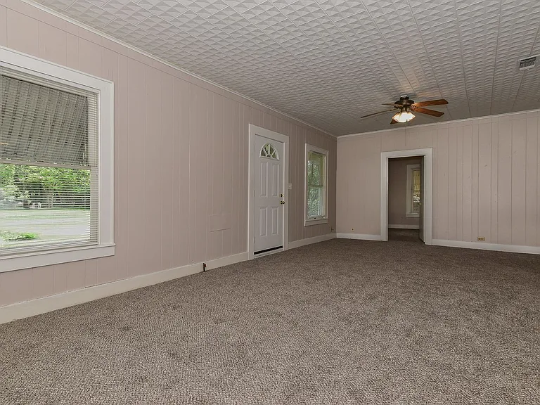 3814 Roberts St — Photo 3
