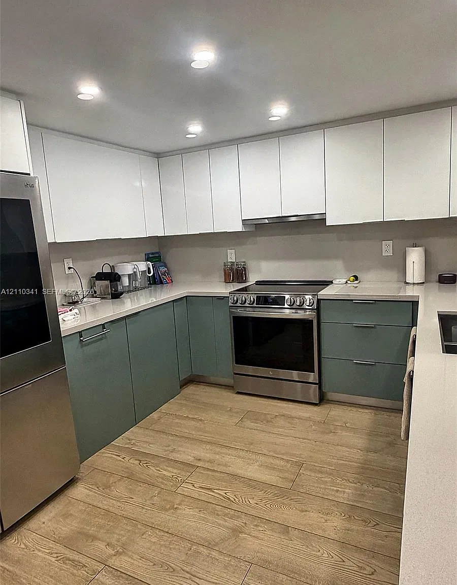 Brickell Place Phase Ii C — Photo 2