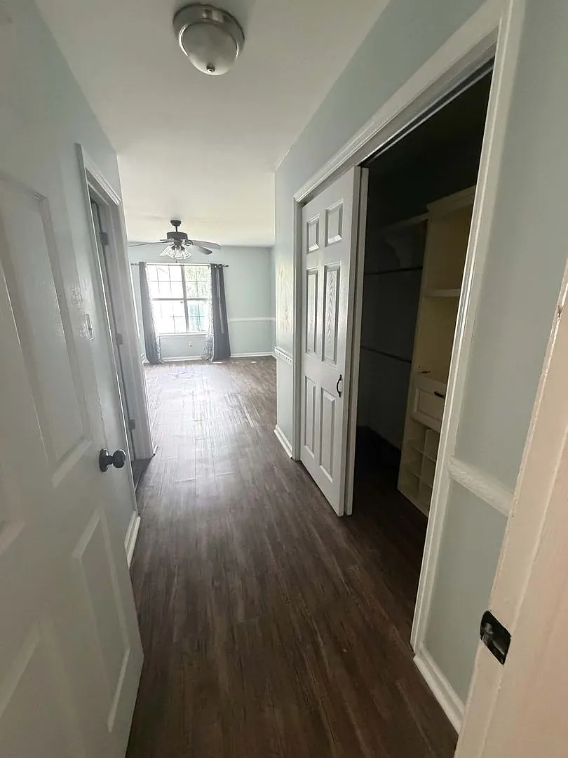 Fenced in 3 Bedroom Home Close to Base! — Photo 4