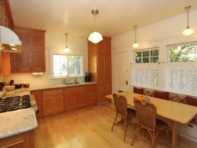 2702 Virginia St — Photo 14