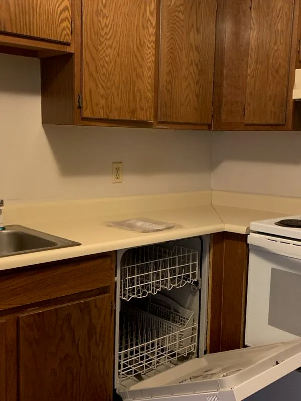 Studio, 395 sqft, $1,300 — Photo 4