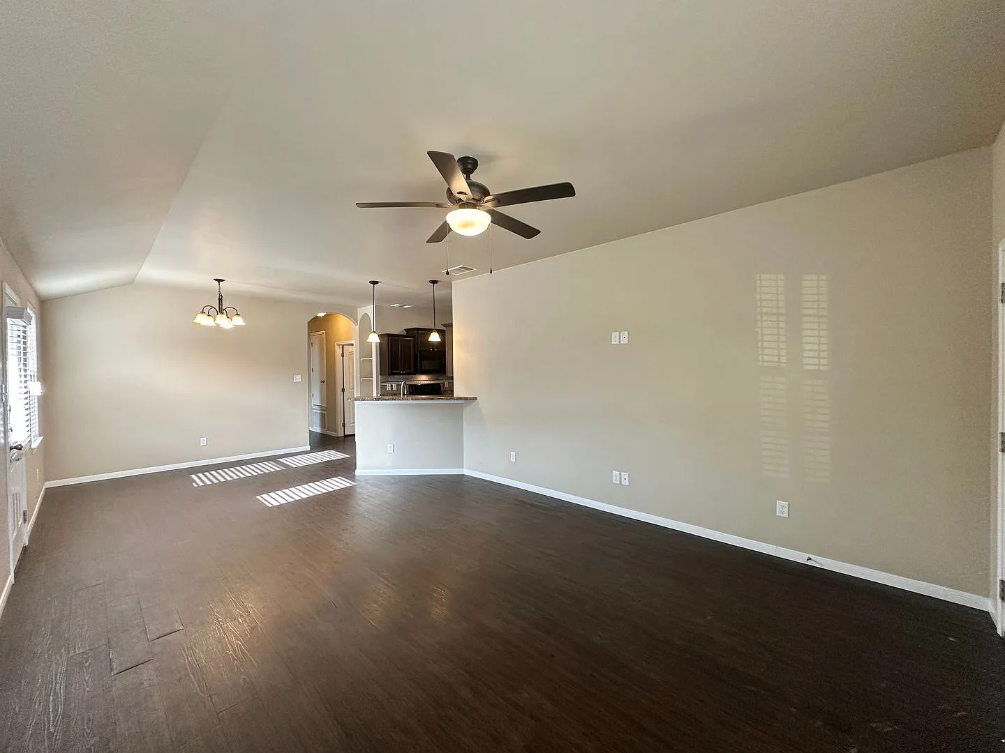 1301 Vanguard — Photo 2