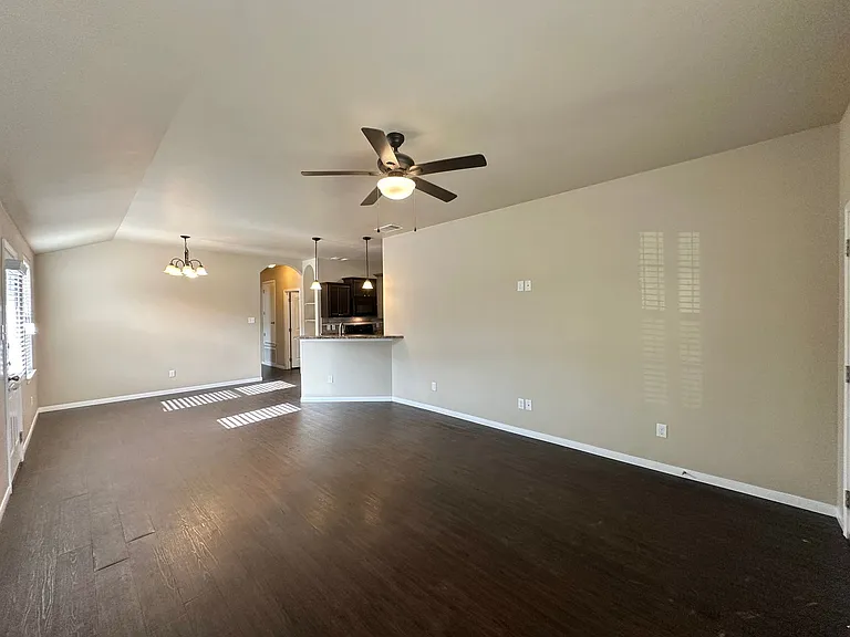 1301 Vanguard Ln — Photo 2