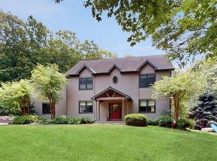 24 White Rocks Ln, Cold Spring, NY 10516