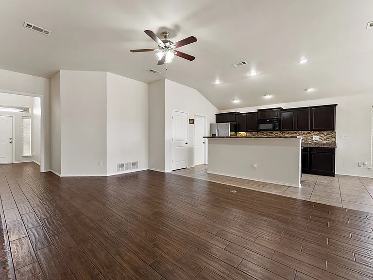 716 Duke Ave — Photo 3