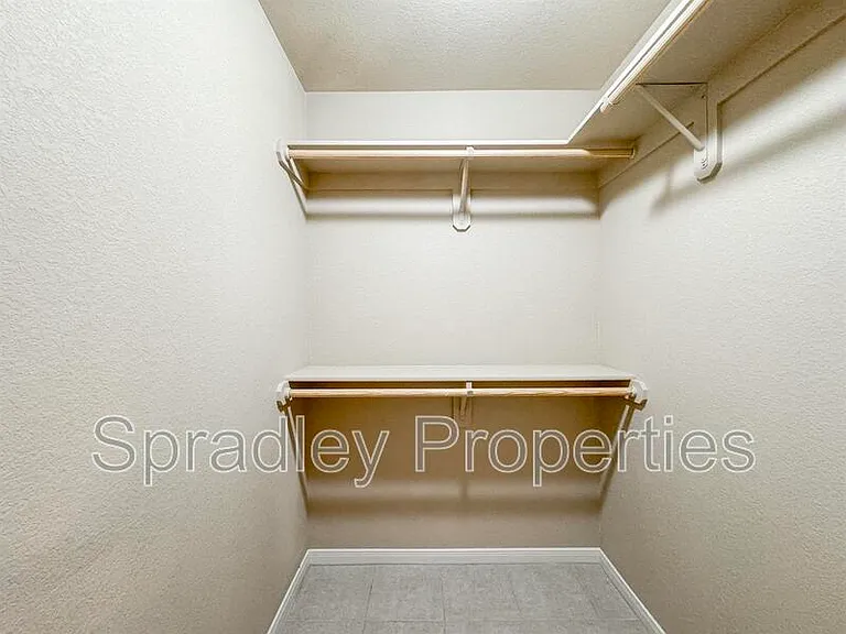 715B E Ridge Blvd — Photo 11