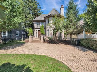 1011 Willow Rd, Winnetka, IL 60093