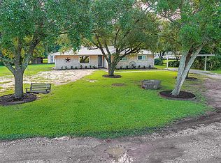 107 Sabine St, Anahuac, TX 77514