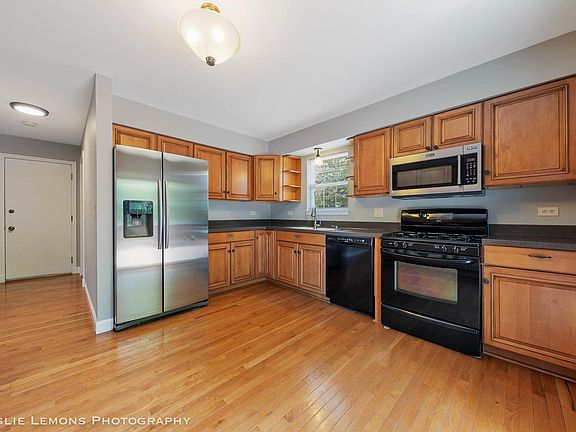 3rd image of 5274 Eastwood Ct