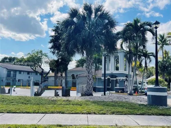 7060 NW 179th St APT 211, Hialeah, FL 33015