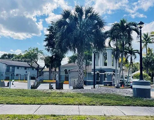 7060 NW 179th St Photo 1