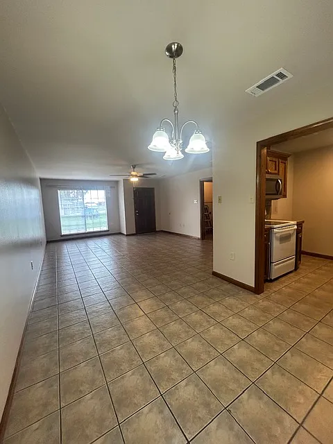 2 bed, 1100 sqft, $1,200 — Photo 2