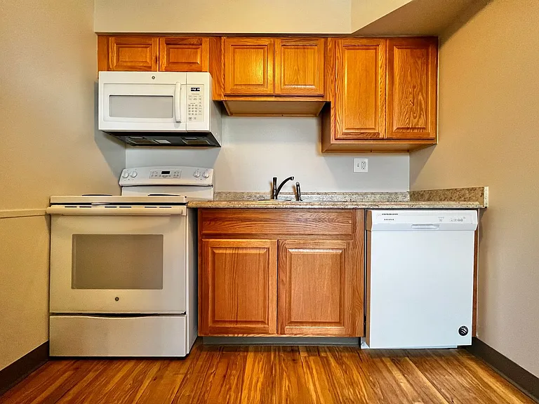 Emigh1001 (KC-AM) — Photo 31