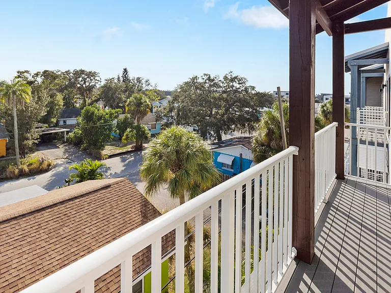 946-third floor balcony_01162023