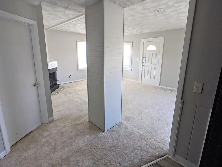 517 E Troy Ave — Photo 2