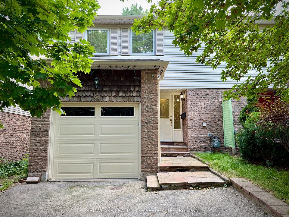1st image of 883 Sweetwater Cres