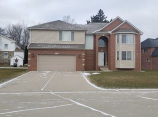 5240 Siloh Ct, West Bloomfield, MI 48324