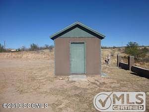 022-195806 storage shed