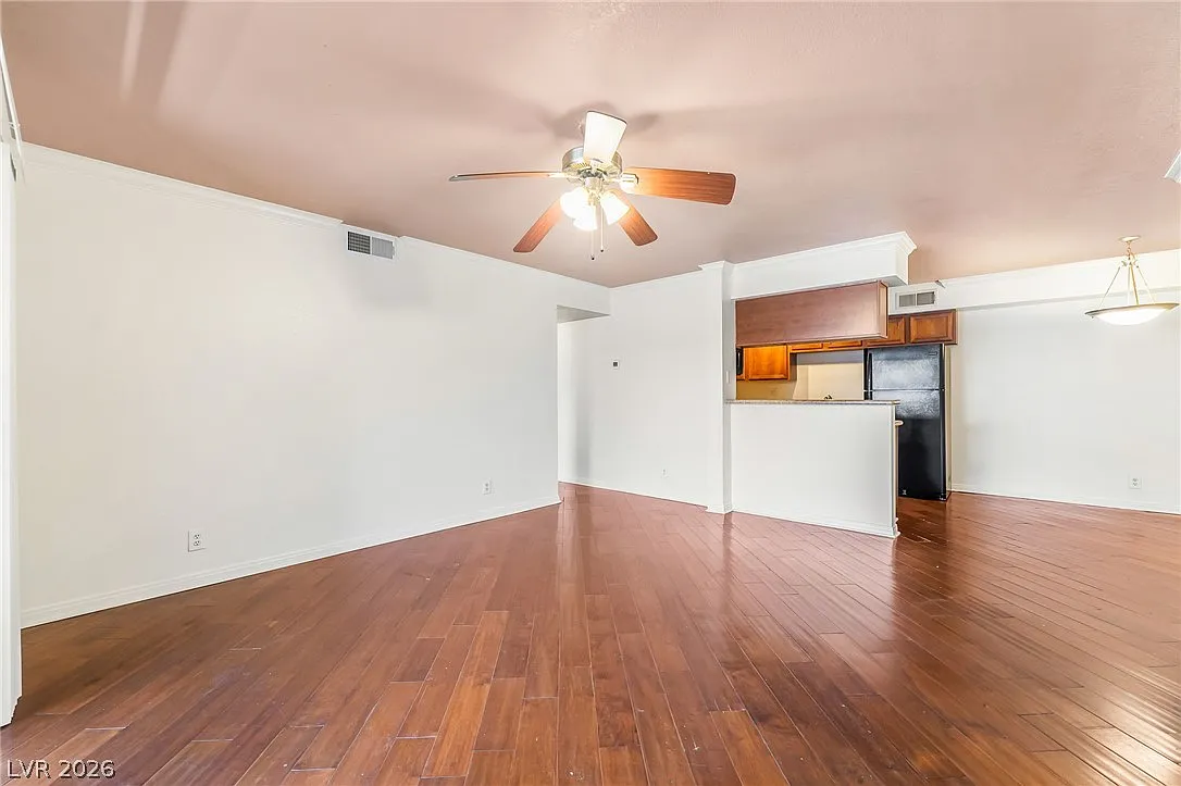 2 bed, 2.0 bath, 927 sqft, $1,250 — Photo 3