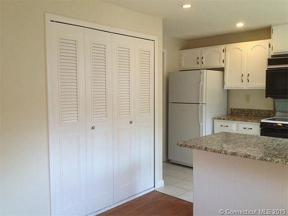 3rd image of 320 Hollister Way W #320