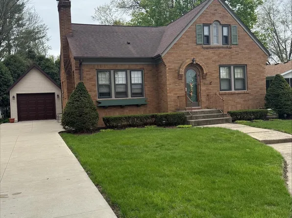 111 W 1st St, Mount Morris, IL 61054