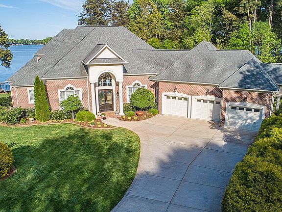 3rd image of 3988 Channel Pointe Ln