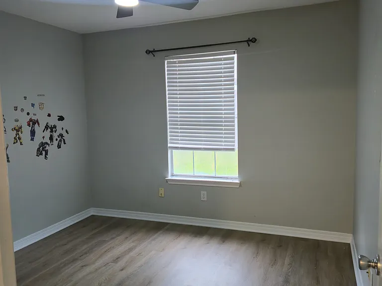 1917 Heartland Dr — Photo 8
