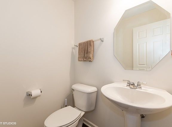 5th image of 1583 Deer Pointe Dr