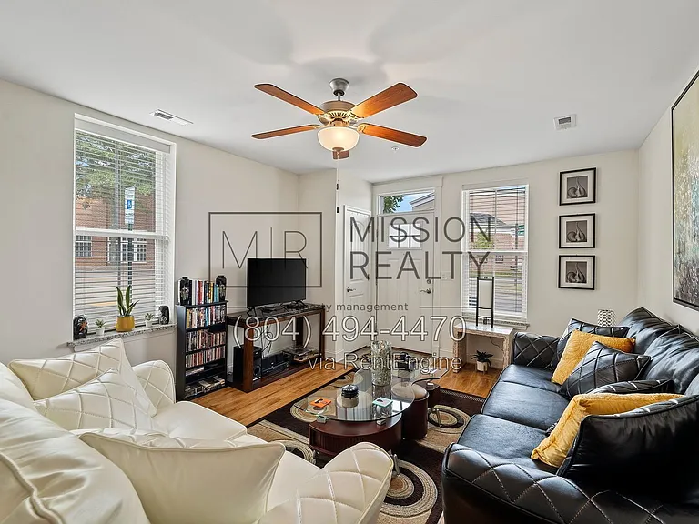 4319 Fountain Square Plz — Photo 4