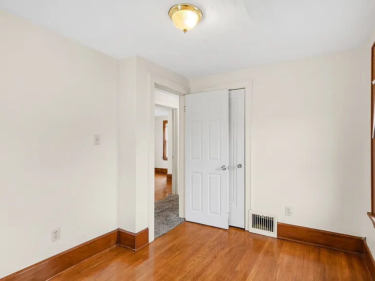 426 Selden Ave — Photo 6