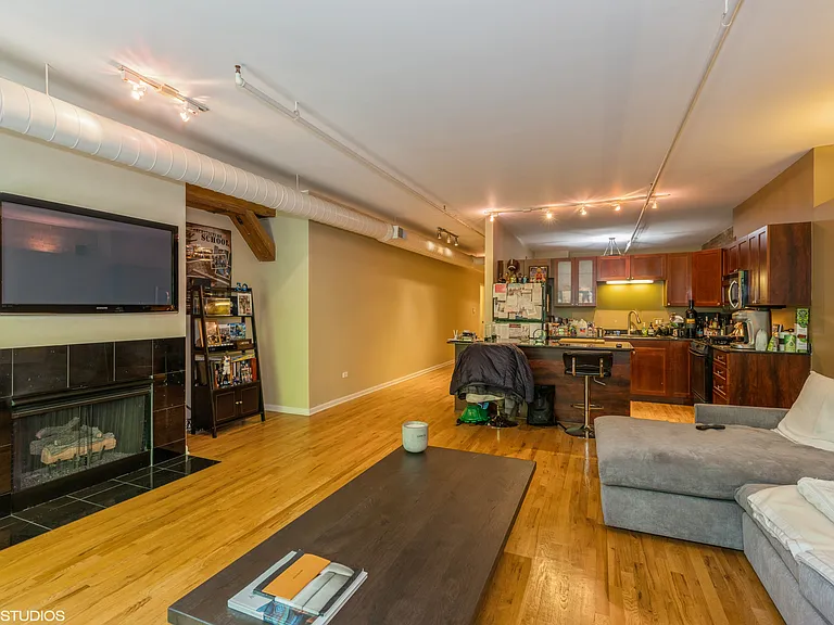 520 W Huron St #216 — Photo 5