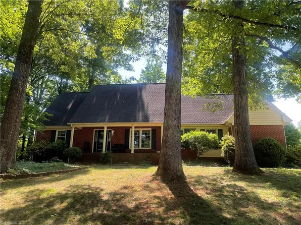 907 Branchwood Dr, Kernersville, NC 27284