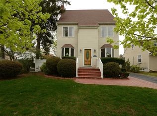 116 West Ave, Hicksville, NY 11801
