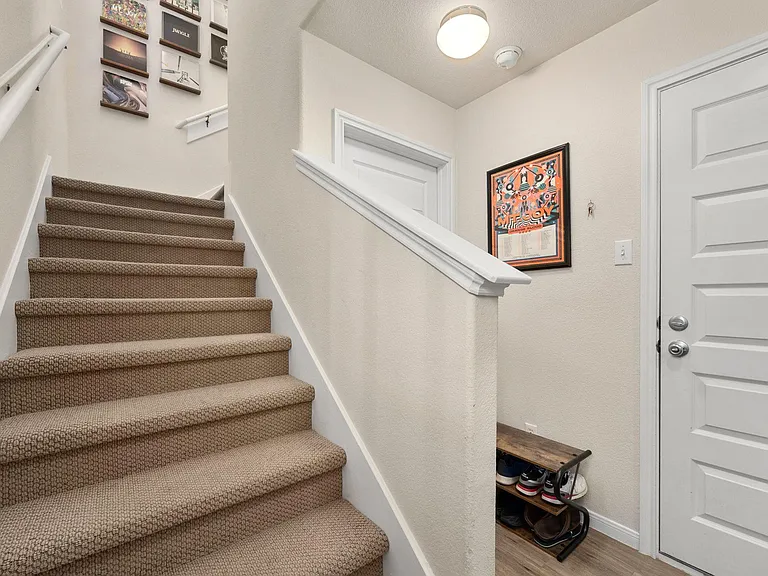 2905 Saville Loop — Photo 5