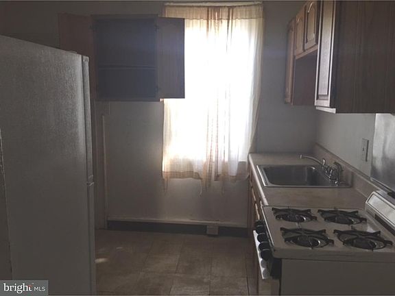 4th image of 660 E Ontario St
