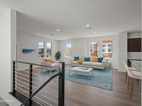 3rd image of 522 Sapphire Street