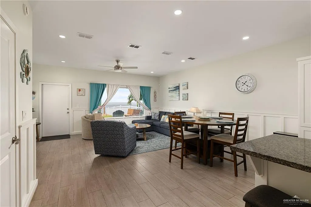 3 bed, 2.5 bath, 1396 sqft, $2,850 — Photo 3