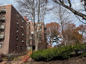 401 Park Pl, Fort Lee, NJ