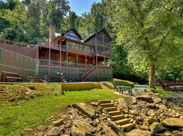 1031 Fugue Dr, Ellijay, GA 30540