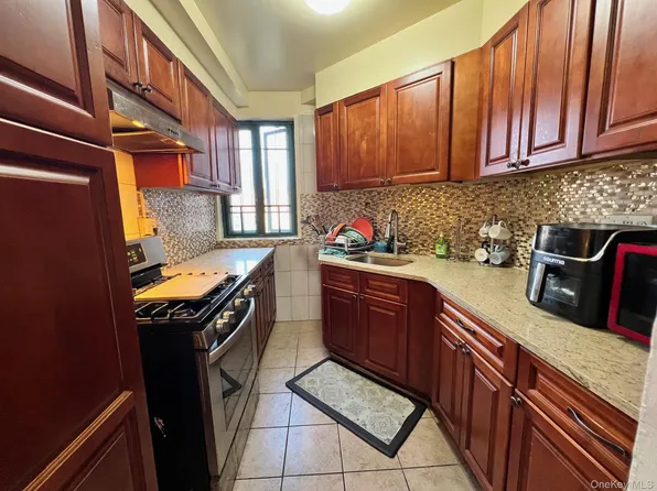 1553 Unionport Road #7F, Bronx, NY 10462