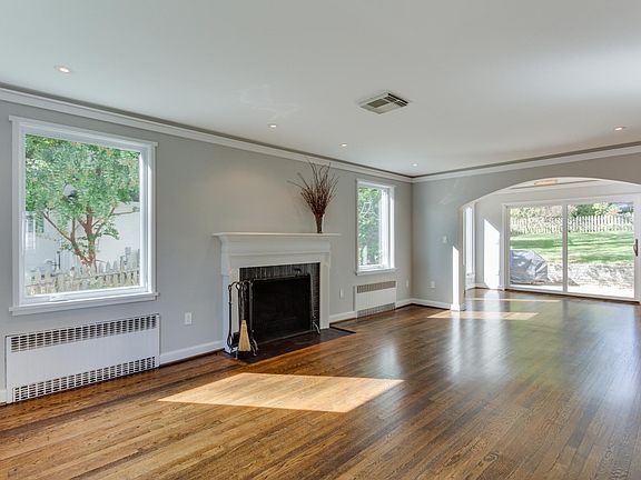 5th image of 6702 Melville Pl