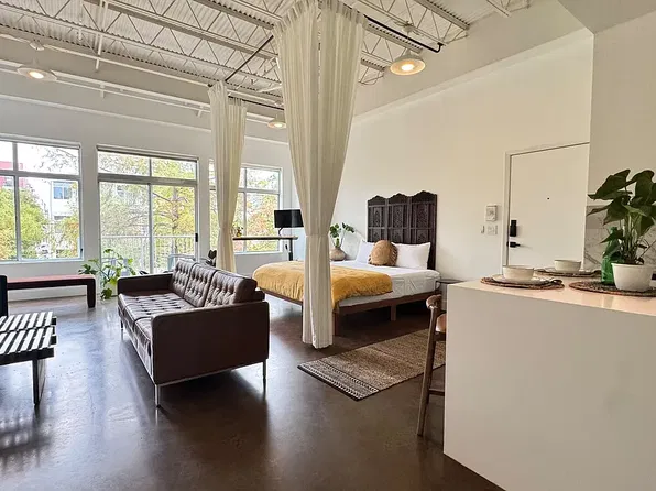 2401 E 6th St #0, Austin, TX 78702