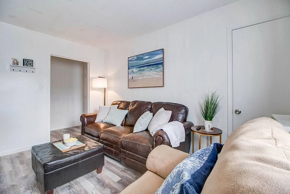 2 bed, 790 sqft, $2,200 — Photo 3