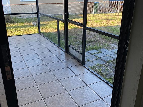 4th image of 1114 SE 24th Ave