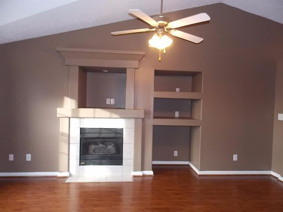 3rd image of 652 Green Valley Dr